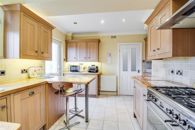 6, Intake Close, Wakefield photo 3