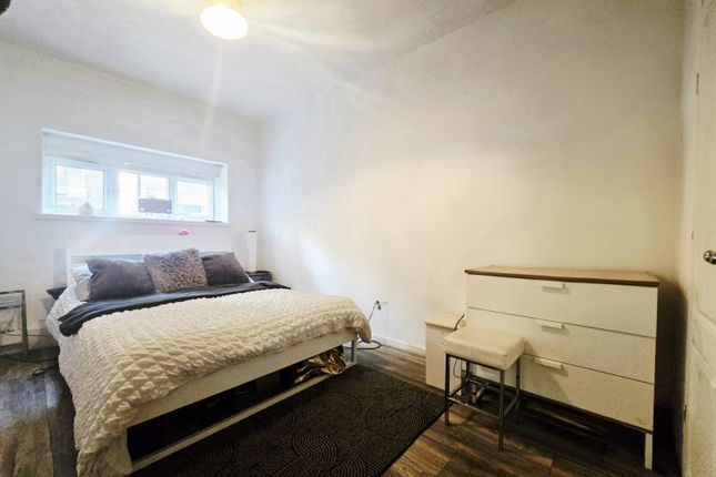 13 Honiton House, Warner Road, Camberwell photo 4