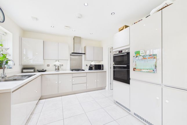 113 Goodearl Place, Princes Risborough photo 4