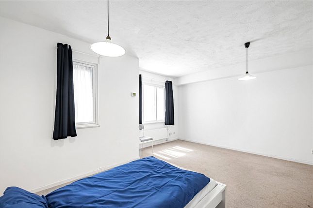 47, Campbell Close, Streatham photo 4