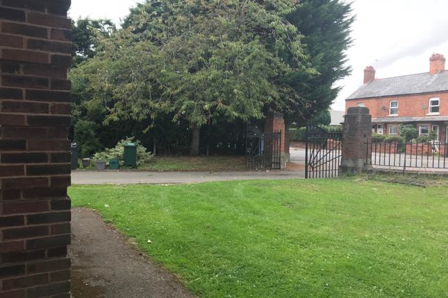 Flat 2 The Bungalow, Sealand Road, Chester photo 2