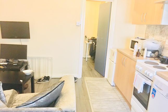 Flat to rent in Oaktree Lane, Birmingham