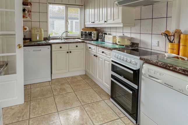 30 Beechfield Park, Hook Lane, Chichester photo 4
