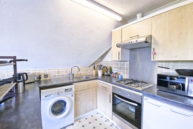Flat 23,, New Poplars Court, Aldershot photo 4