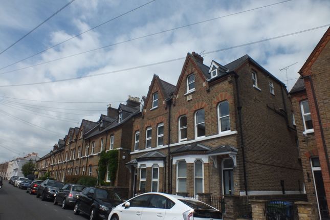 Thumbnail Flat to rent in Grove Road, Windsor