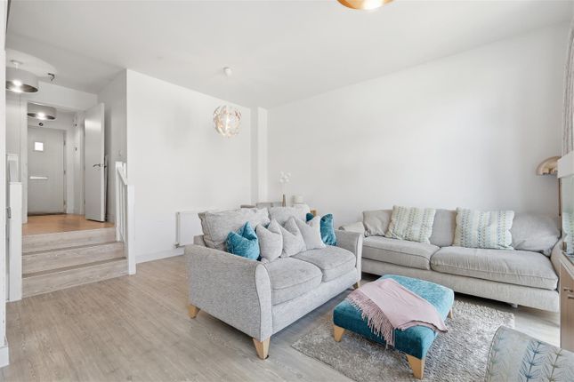 16, Nursery Rise, Waltham Abbey photo 3