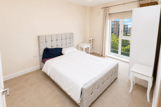 Flat 13, 49, Clarence Avenue, ILFORD photo 4