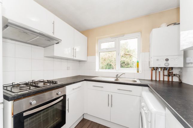 Thumbnail Flat to rent in Neville Court, Graces Mews, Southwark