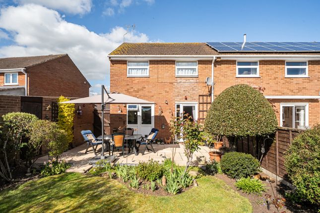 51, Plantation Crescent, Tewkesbury photo 4