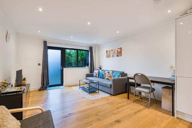 Flat 16 Berkeley Court, 48, Masons Hill, Bromley photo 3
