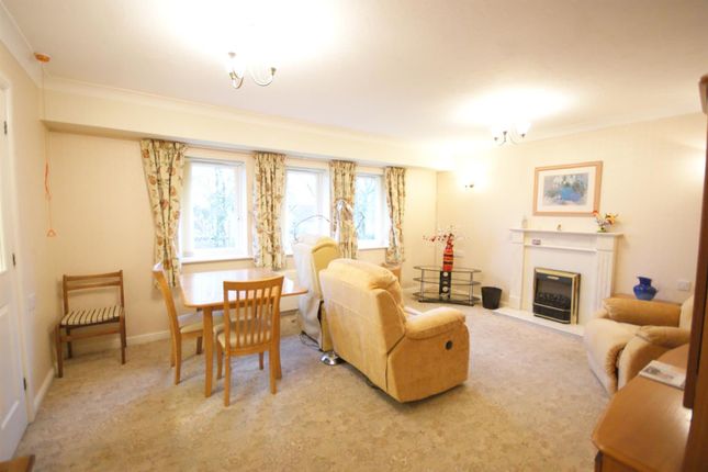 Flat for sale in Minster Court, Bracebridge Heath, Lincoln