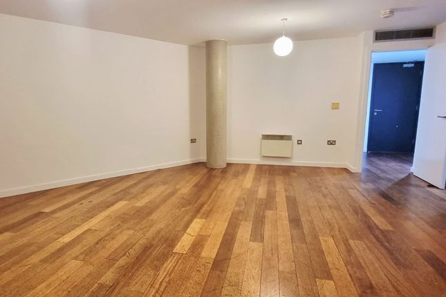 Apartment 1604, Beetham Tower, Liverpool photo 5
