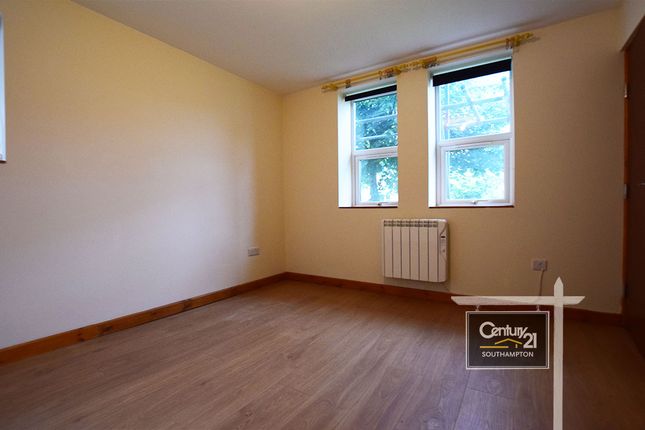 Flat 10,  32, Clifton Road, SOUTHAMPTON photo 3