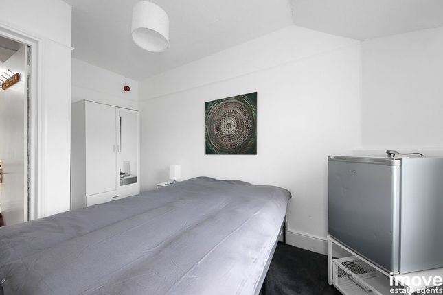 Room 11, Clifton Grove Hotel, 4 Clifton Grove, Torquay photo 3