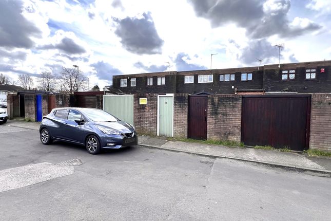Town house for sale in Western Avenue, Walsall