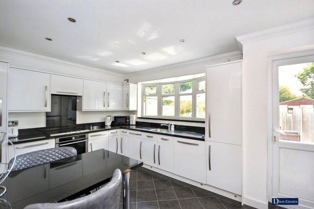 76 Birch Crescent, Hornchurch photo 3