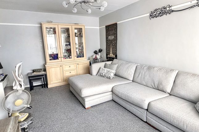 25, Godfrey Avenue, Northolt photo 3