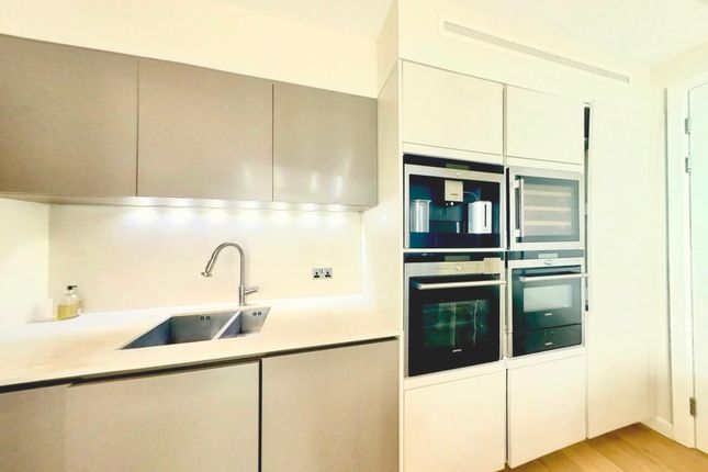 Flat to rent in Sterling Mansions Goodmans Field, Aldgate East