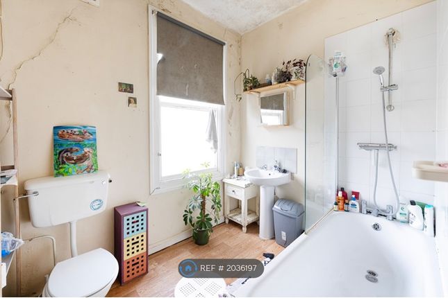 End terrace house to rent in Ashley Road, Bristol