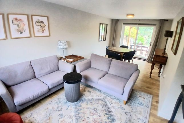 60, Brook Drive, STEVENAGE photo 2