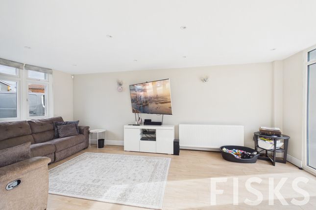 5, Linden Leas, Benfleet photo 4