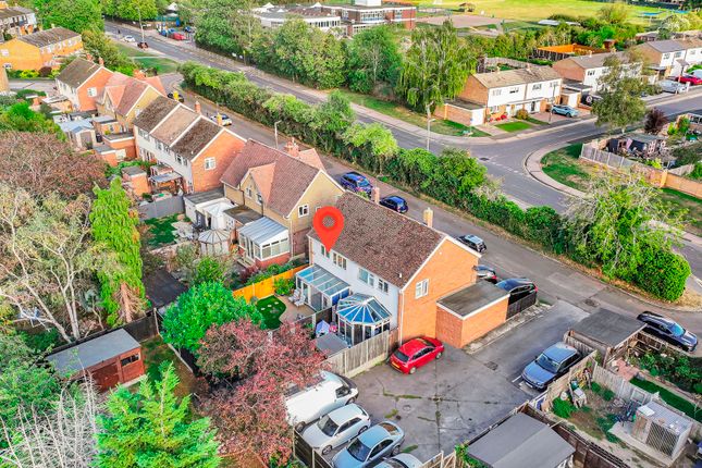 2 Pyenest Road, Harlow photo 3