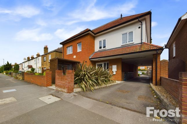 Thumbnail Flat to rent in Woodthorpe Road, Ashford, Surrey