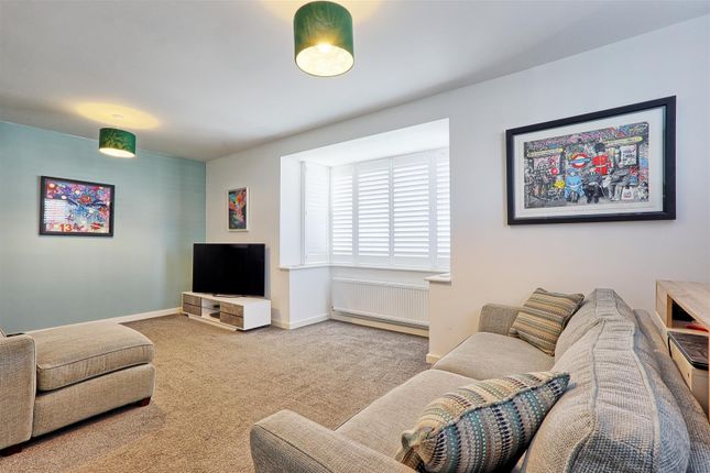 12, Willow Gardens, Colchester photo 3