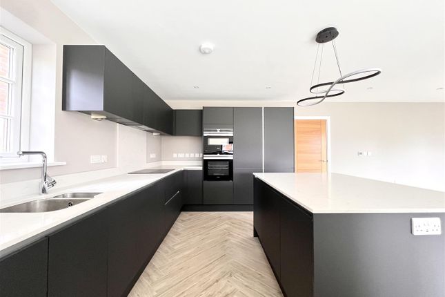 2 Danby Croft, Leatherhead Road, Great Bookham photo 3