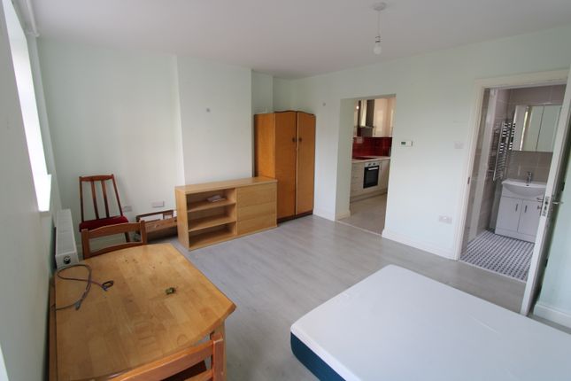 55, London Road, Mitcham photo 4