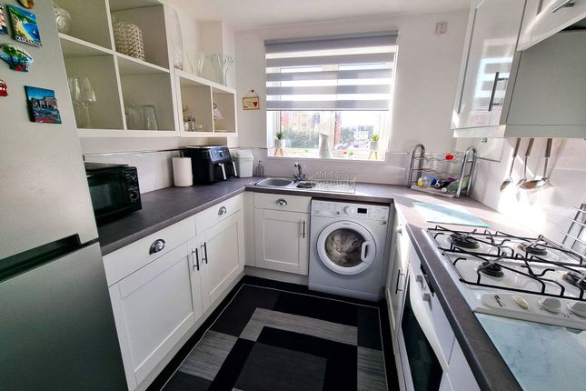 Flat 36, Glan Y Mor Y Rhodfa, Barry photo 2