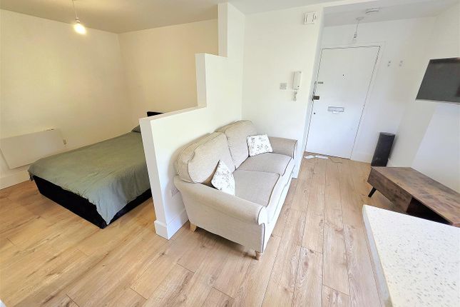 Hambledon Close, Uxbridge photo 3