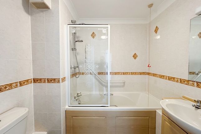 205, London photo 5