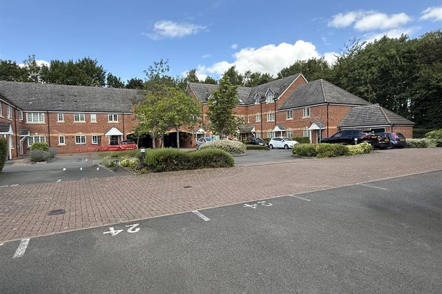 21, Glovers Hill Court, Rugeley photo 2
