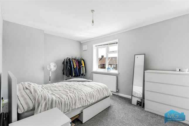 253, Watling Avenue, Edgware photo 4