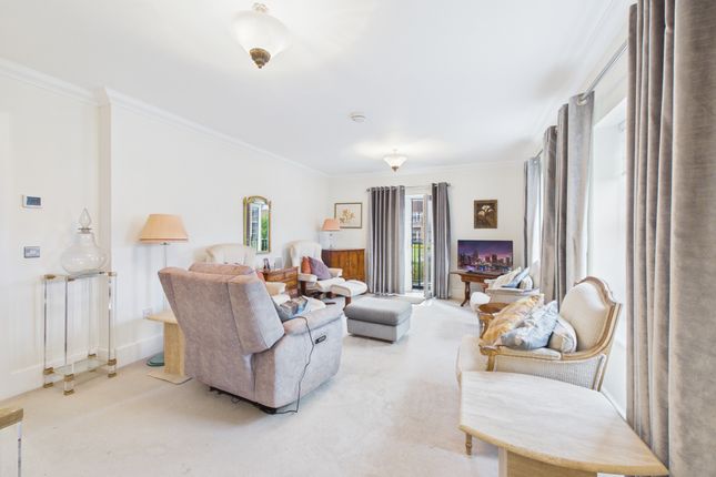 8 Martlet House, Horsham photo 2
