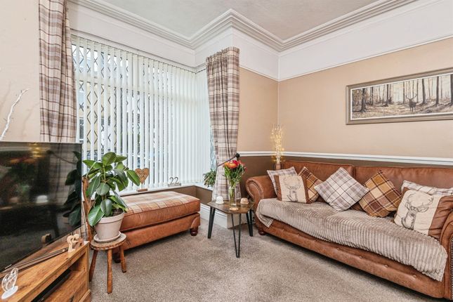 4, Sunny Bank Avenue, Bradford photo 3