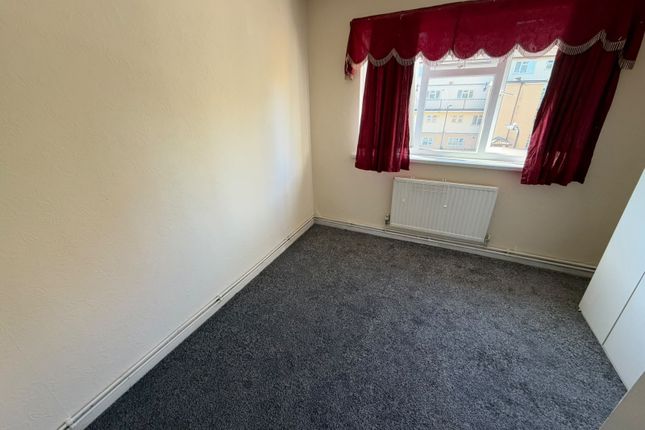 17 Verulam Court, Haldane Road, SOUTHALL photo 5