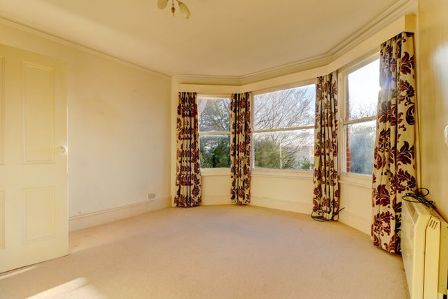 Flat 3, 6, Rectory Avenue, Buckinghamshire photo 4