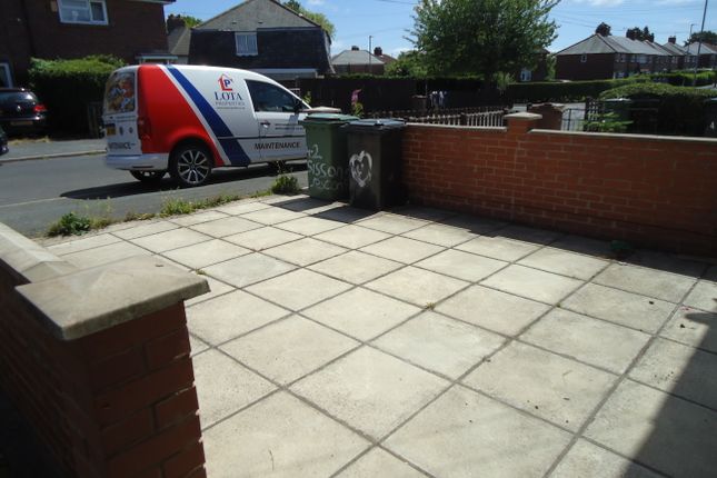 42, Sissons Crescent, Leeds photo 3