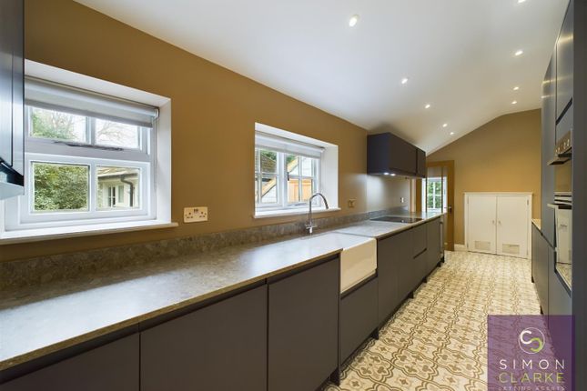 Ridgeway Cottage, 51, Totteridge Village, London photo 4