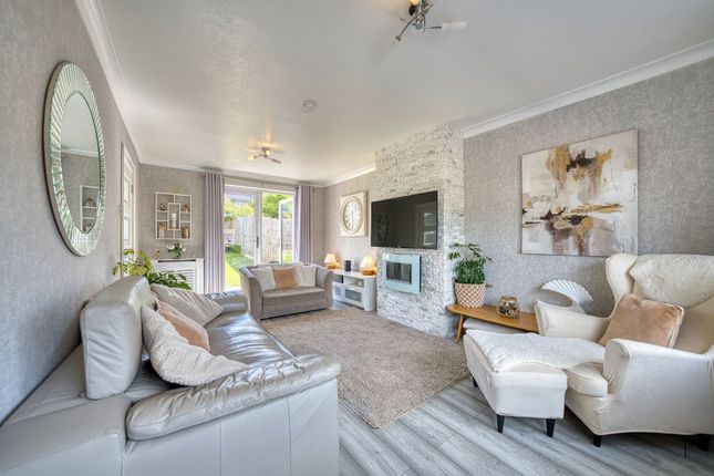 32 Laburnum Lea, Hamilton photo 3
