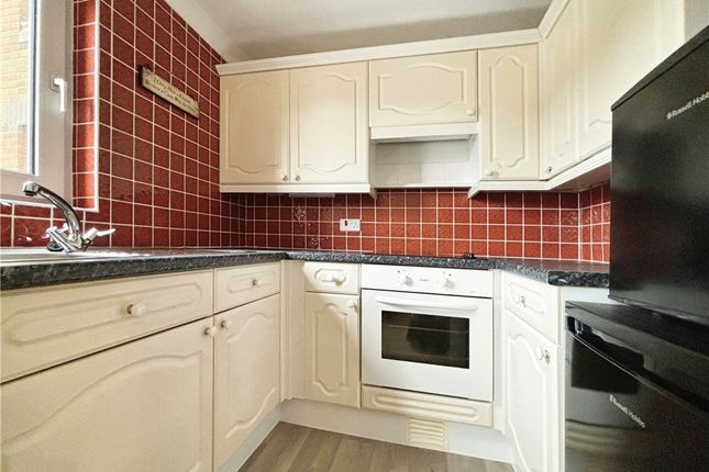 Flat 26, Cliff Court,, Currie Road, Isle of Wight photo 4