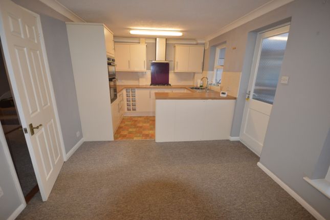 16, Meadowlands, Lymington photo 3