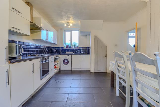 118 Sandhurst Road, Leicester photo 2