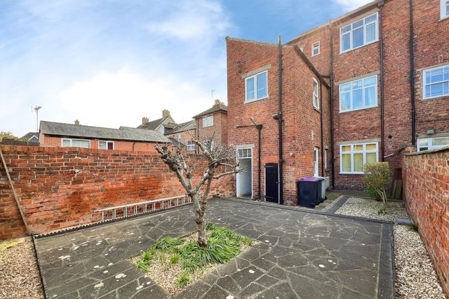 6b Avenue Road, Grantham photo 3
