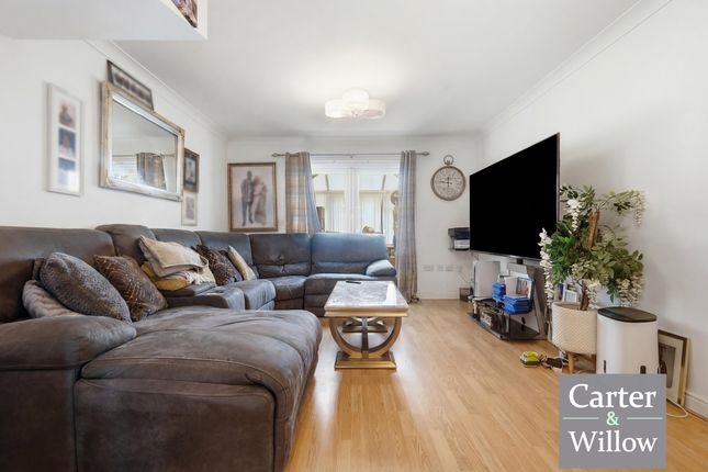 22, Seagull Close, Barking photo 4