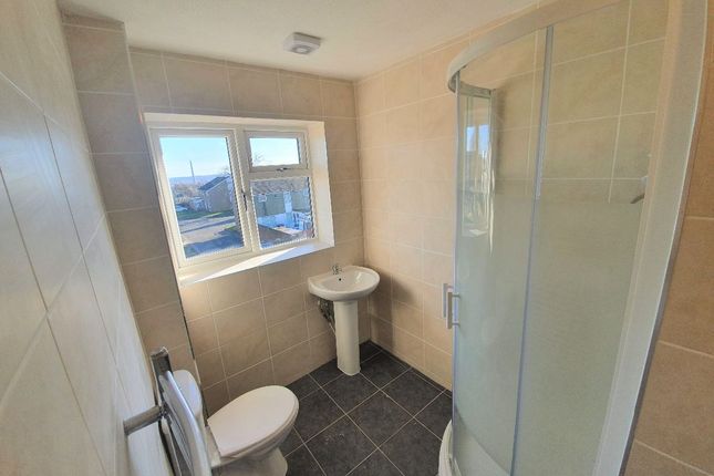 Room 3, 20 Whernside Way, Northampton photo 5
