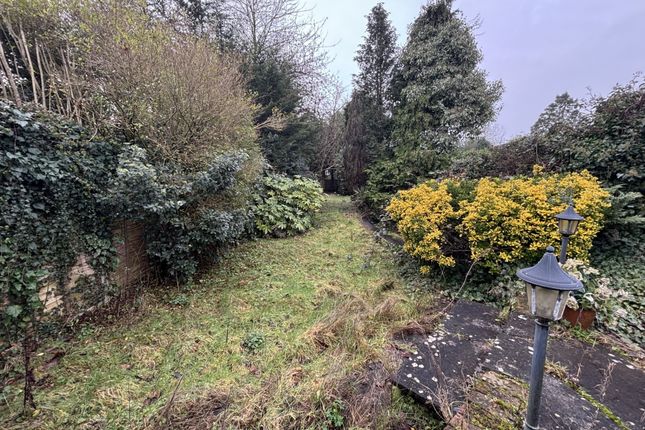 9, Well End Road, Well End photo 3