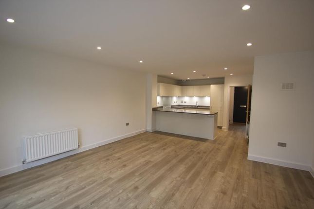 Town house to rent in Sycamore Avenue, Woking
